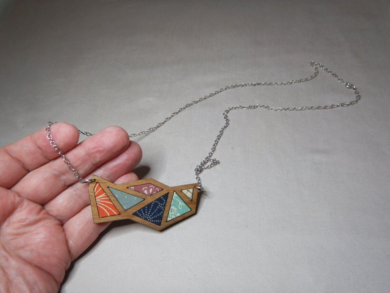 VINTAGE ASIAN MATERIAL INLAID WOOD PENDANT STERLING SILVER CHAIN NECKLACE 2939