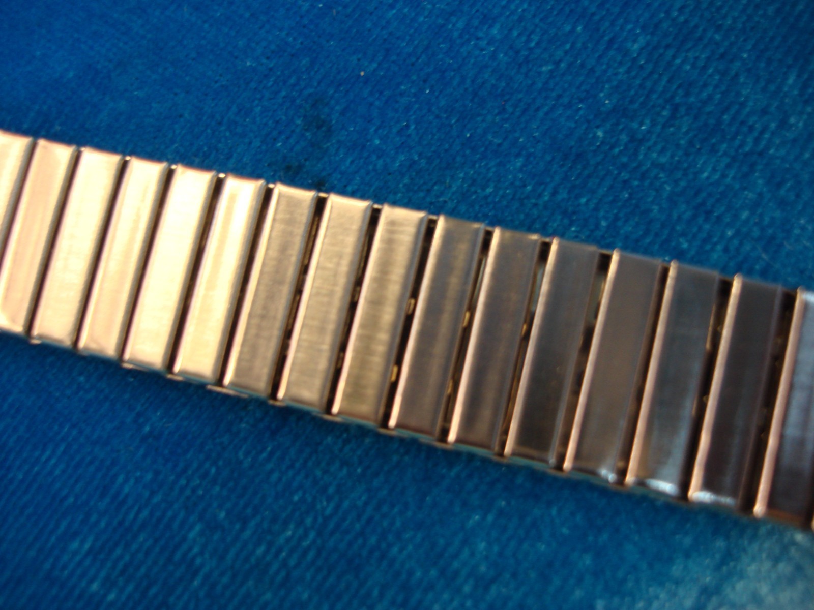VINT. FLEX-ON BY KREISLER – STAINLESS W/GOLD PLATE WATCH BAND – NOS -16 – 21 MM