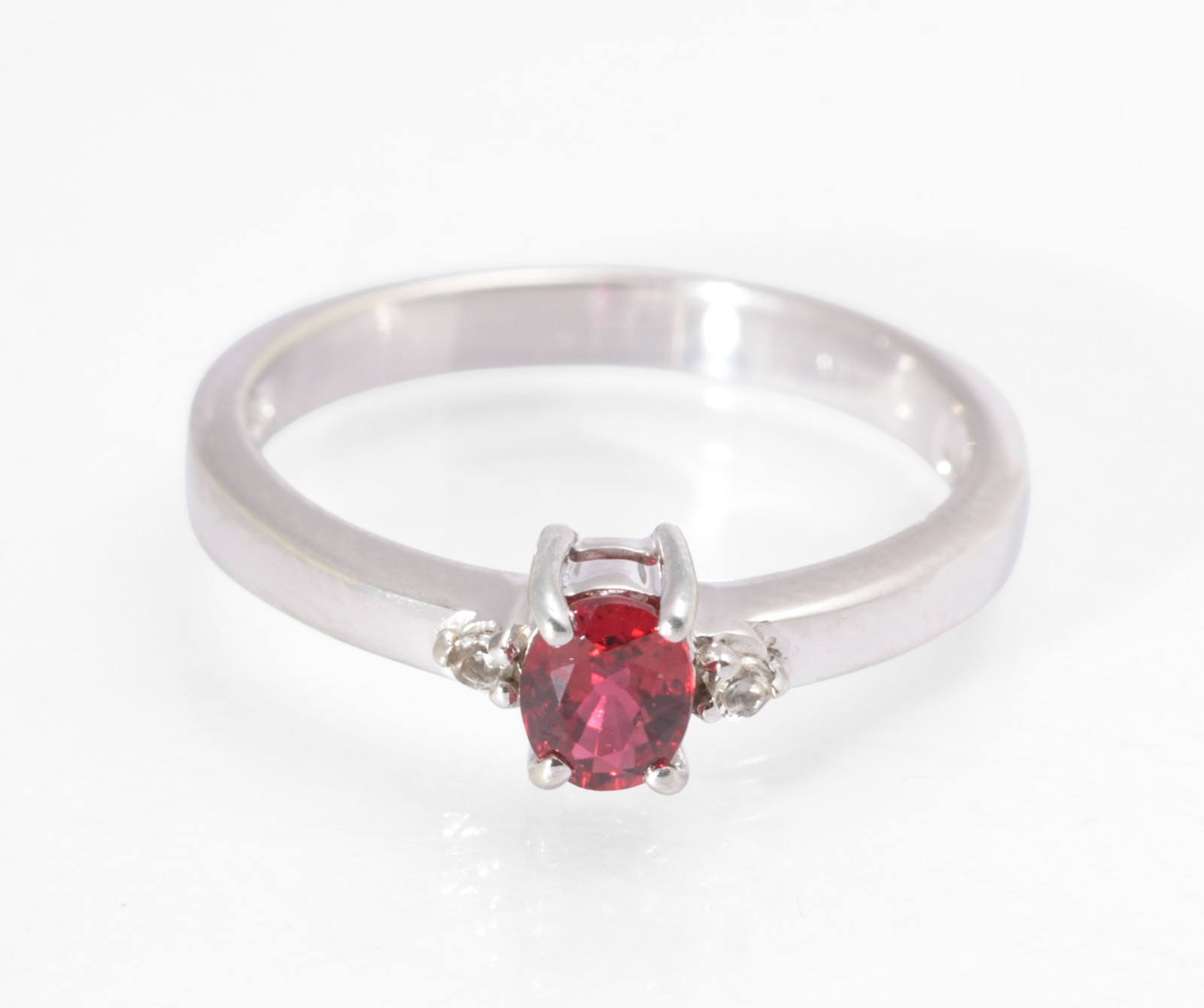 9ct White Gold Ring – Lab Created Ruby / White Topaz – Size N – Hallmarked 2007