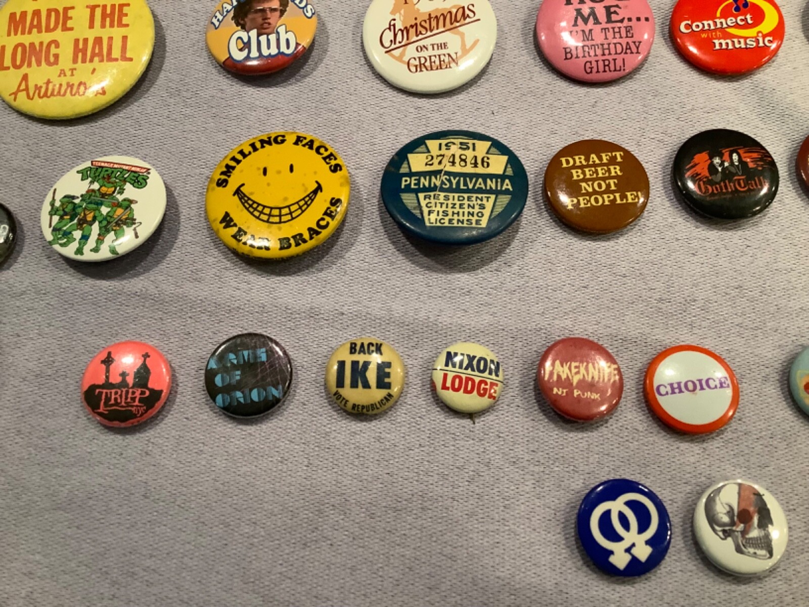 VINTAGE PINBACK BUTTONS: U PICK