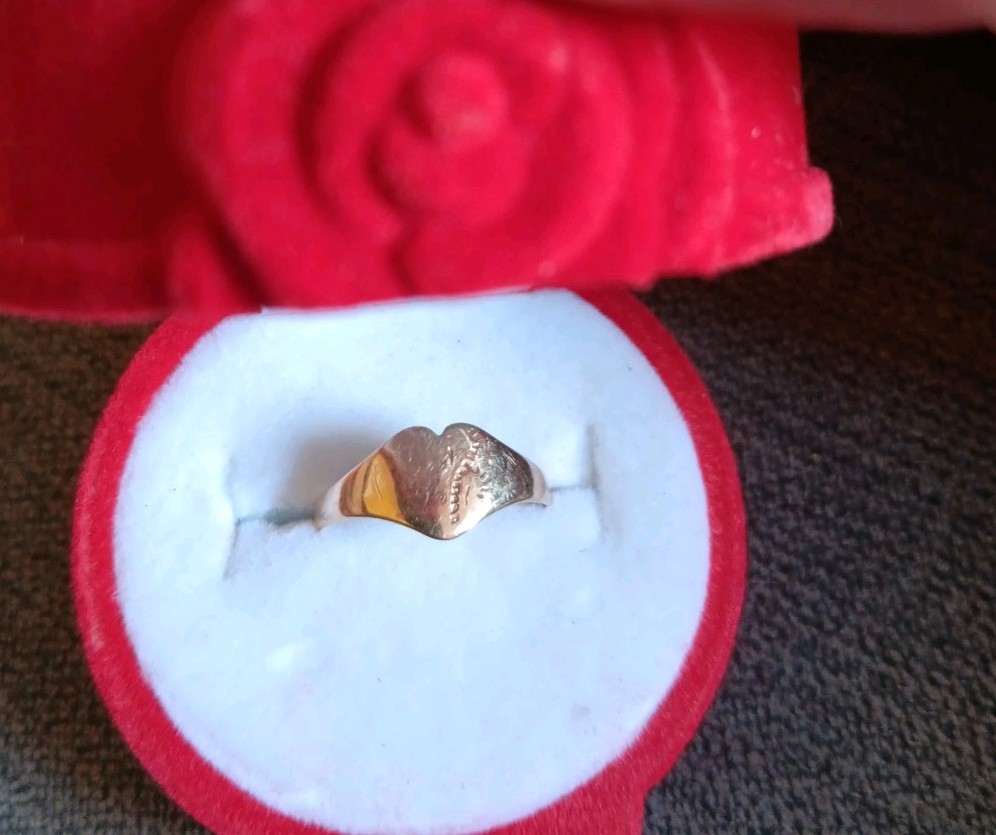 Yellow Gold Heart Shaped Signet Ring 9ct Hallmarked Size i