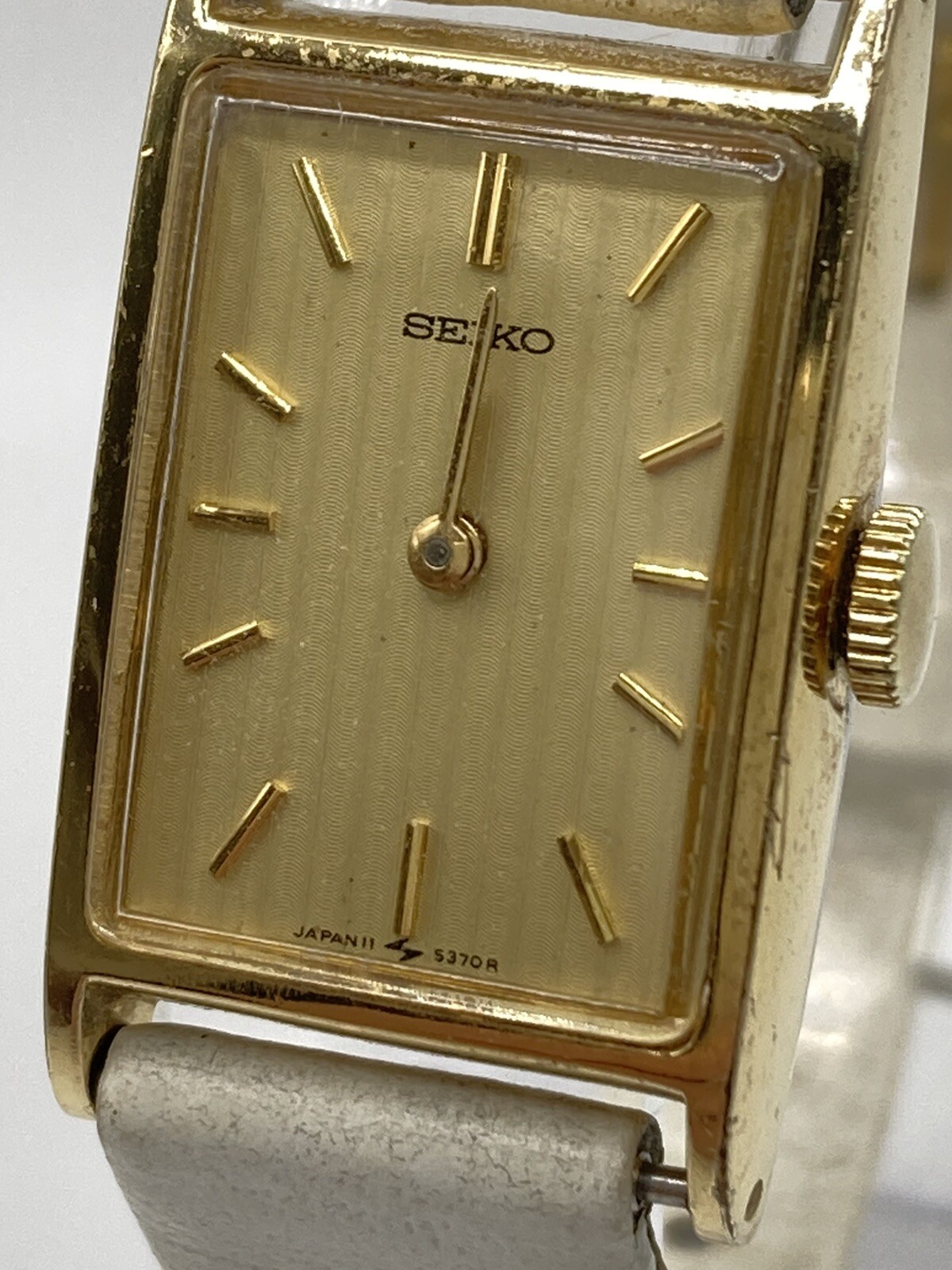 Vintage Seiko 5370R Ladies Gold Tone Bezel White Leather Calf Skin Strap Watch