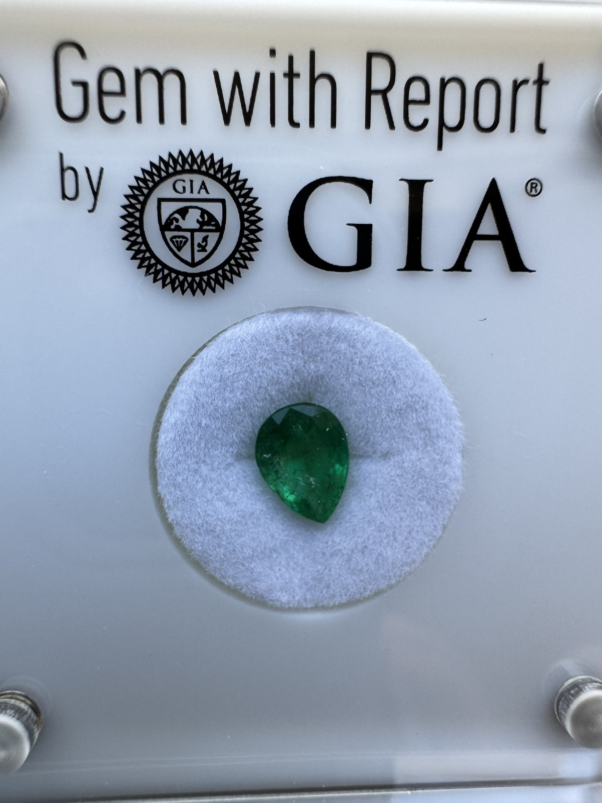 GIA Green EMERALD Pear. 1.02 Carat. 8.04 x 6.02 x 3.60 mm. F2 Clarity Enhanced