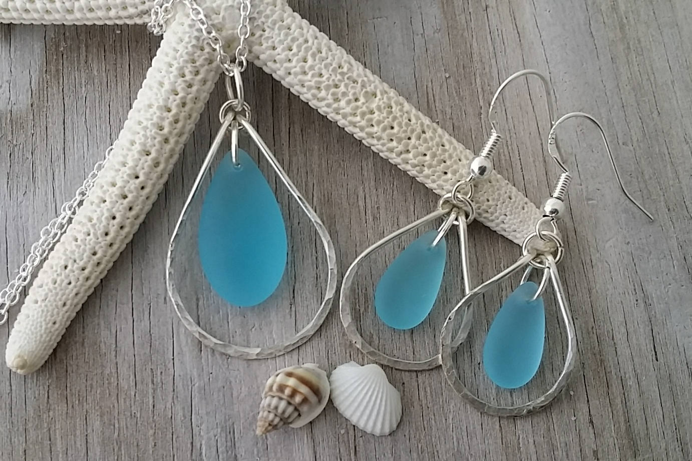 Hawaiian Jewelry Set, Hammered Wire Loop Necklace Earrings Jewelry Set,