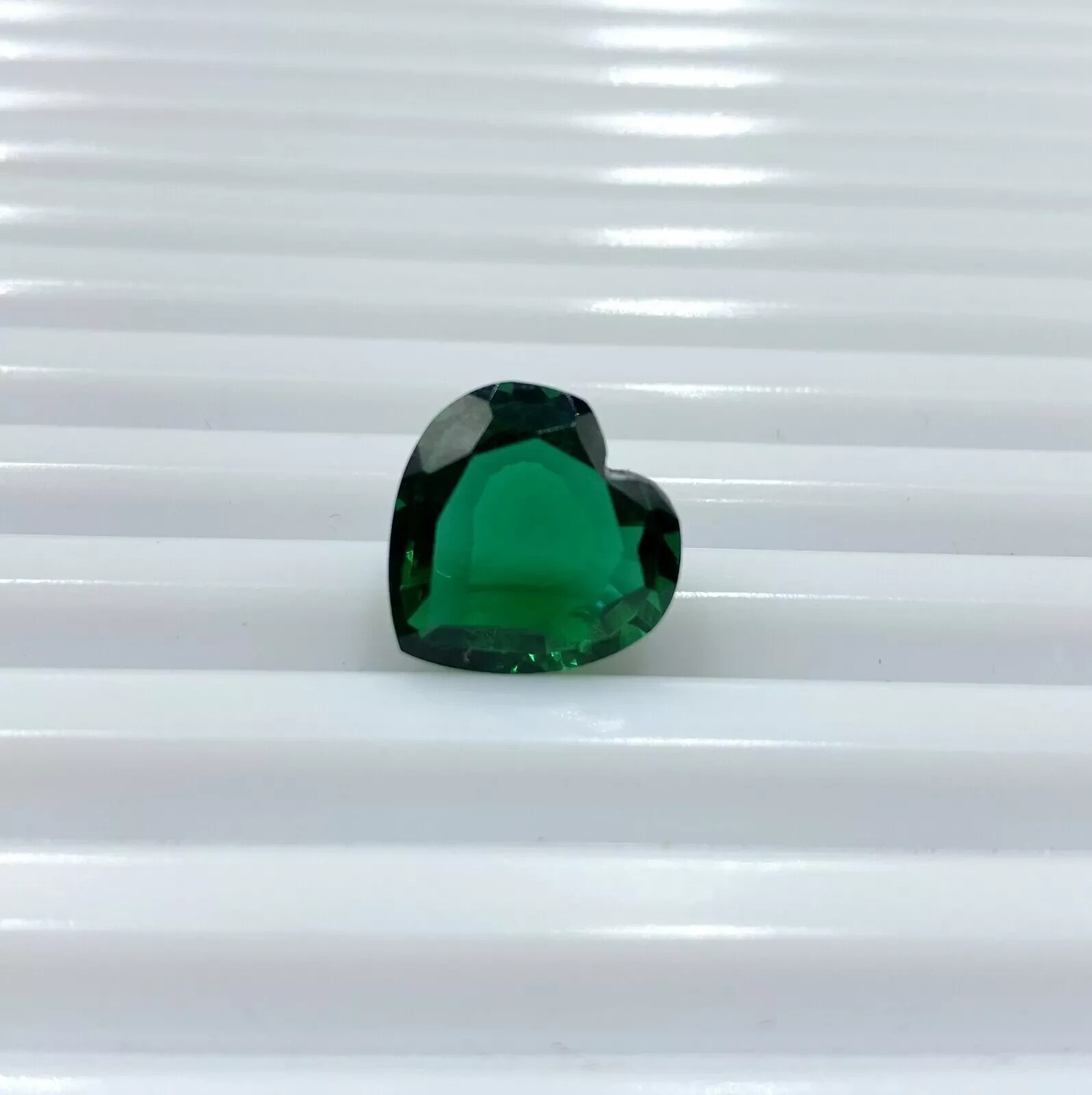 Top Quality Zambian Green Emerald Heart Shape Loose Stone 12 Ct Emerald Gemstone