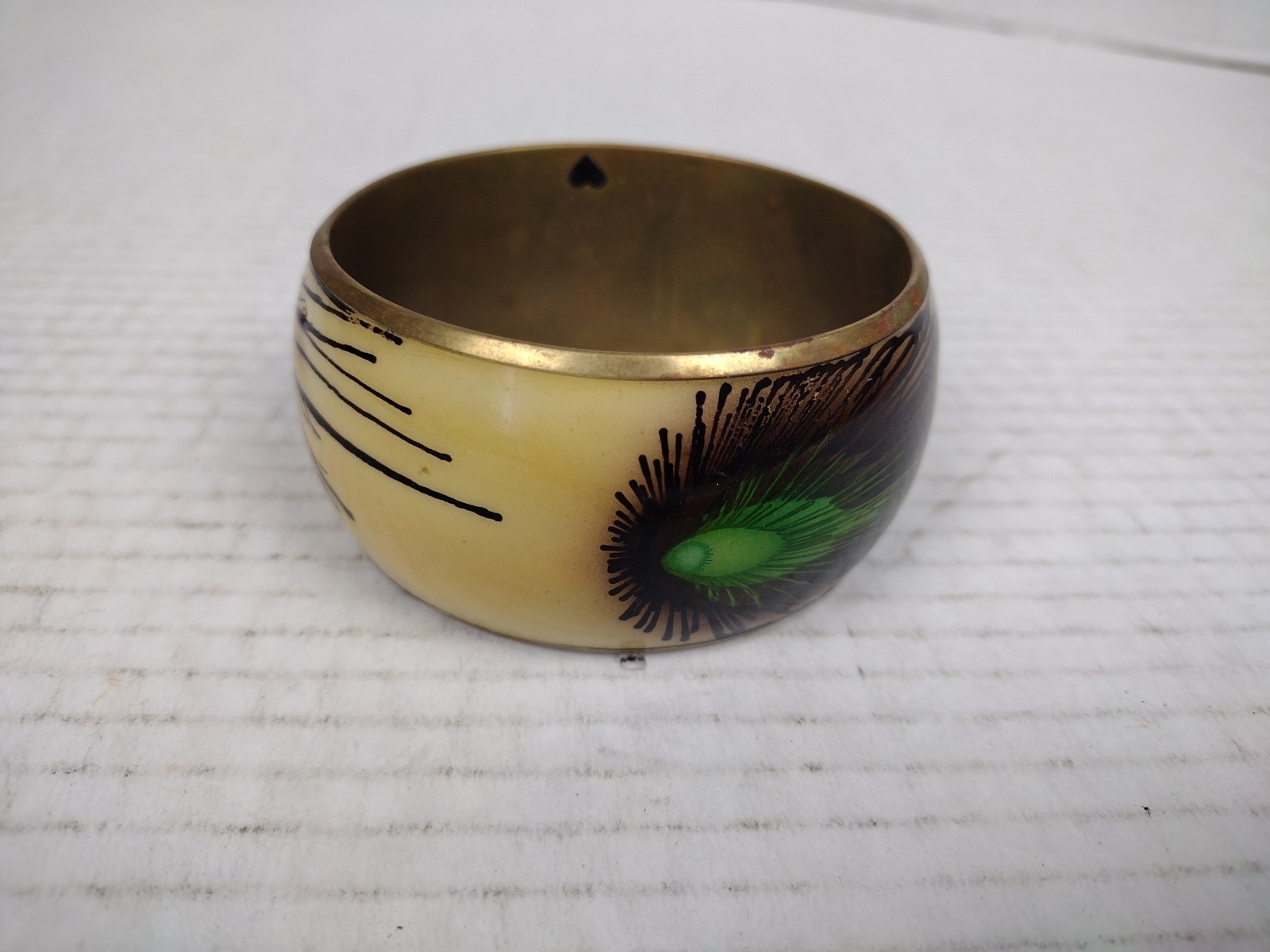LUCITE ACRYLIC PEACOCK FEATHER BANGLE 1970’s CHUNKY BRACELET