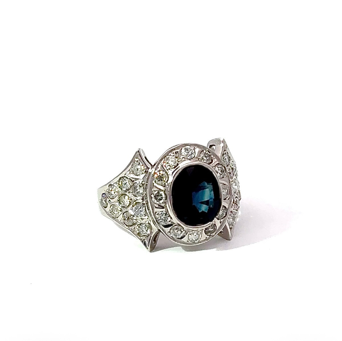 Ring 750 Gold Magnificent Vintage Ring 14K White Gold with Sapphire & Diamonds
