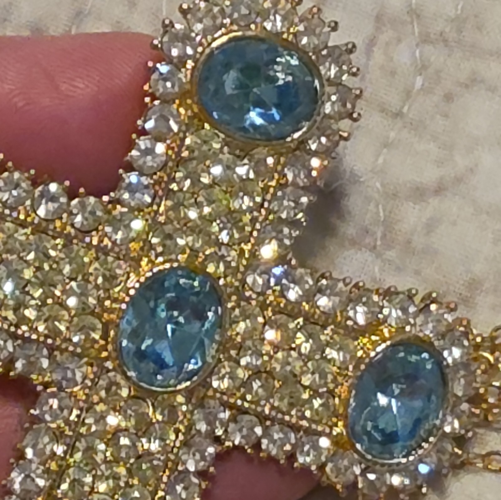*STUNNING * Joan Boyce Rhinestone Cross Pendant Brooch 3 Strand Gold-Tone Chain
