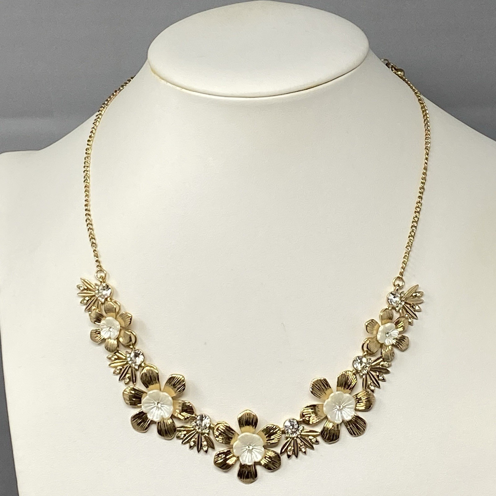 Gold Tone Chain Necklace Flower Links Collar Rhinestone Center Summer 20″