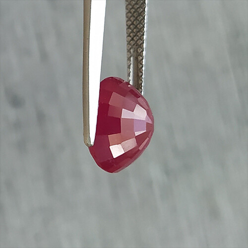 4.90 carats CORUNDUM PIGEON BLOOD RED RUBY OVAL LOOSE GEMSTONE ovale rubis rouge