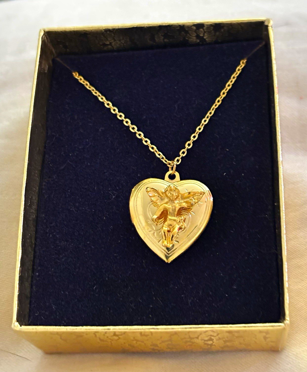 Vintage Angel Heart Locket Necklace-Gold-Plated Cherub Design Keepsake