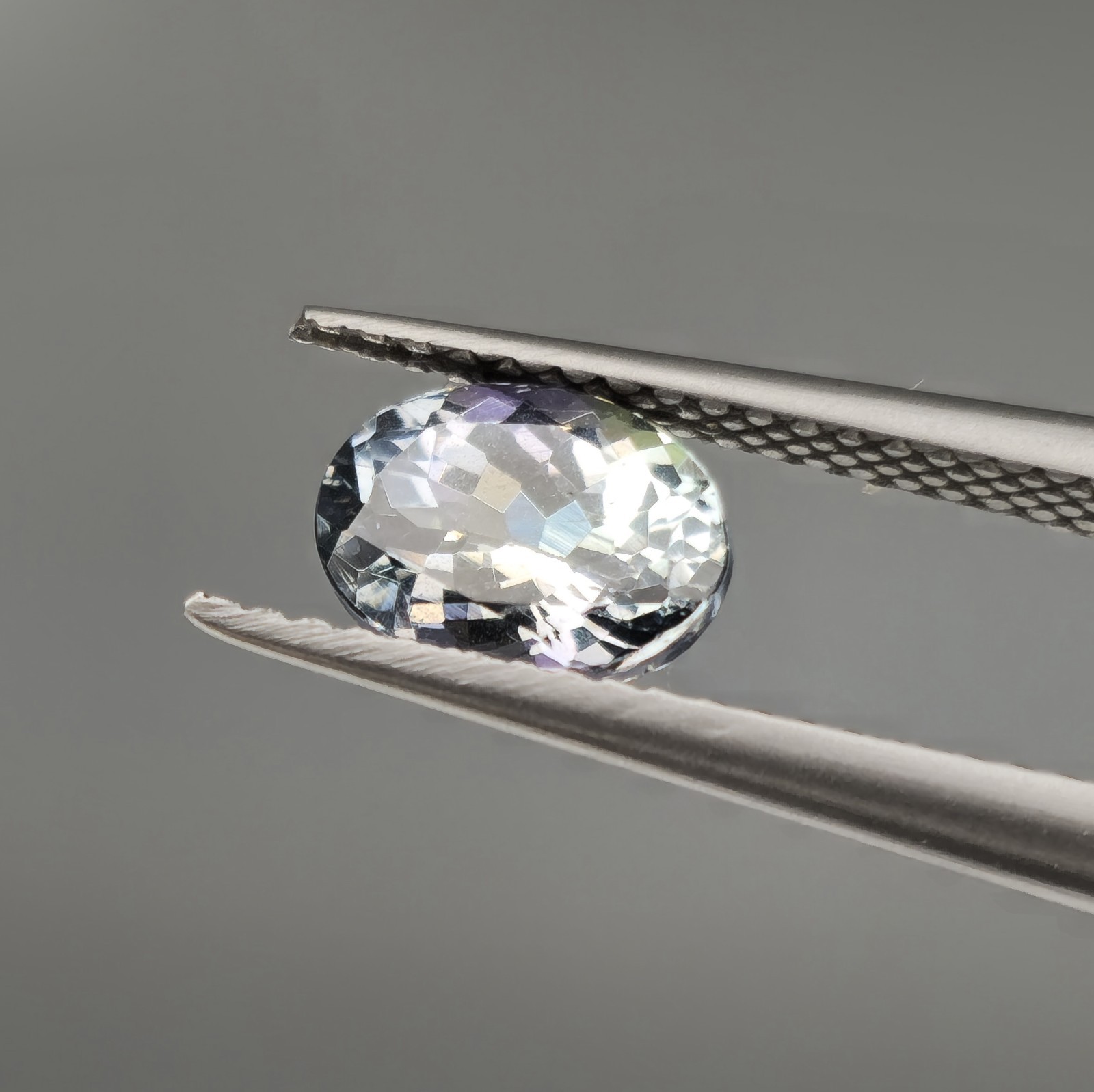 Untreated tanzanite 1.56 carat tri-colour green lavender oval cut collectors gem
