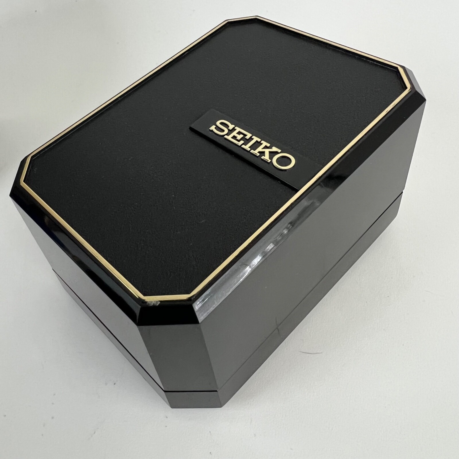 Seiko SKK018 Gold-Tone Quartz Watch w/ Original Box & Manual – Elegant Timepiece