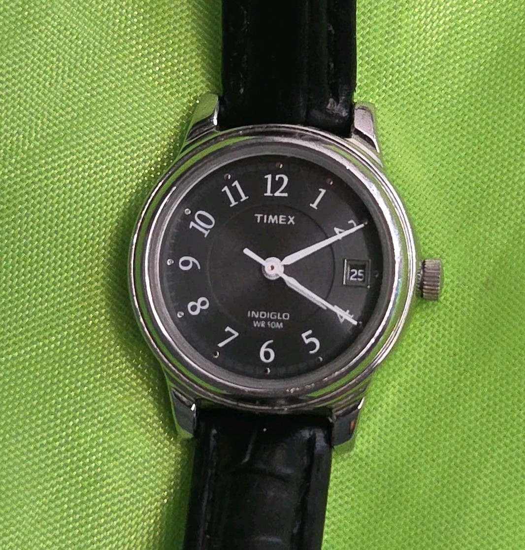 Timex Easy to Read Date 26.5mm Silver Tone Indiglo Quartz Watch New Battery VGC