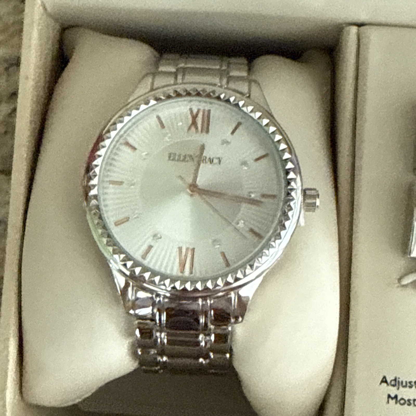 NIB Ellen Tracy Womens Watch Silver Crystal Embellished ET5249SLR New Battery