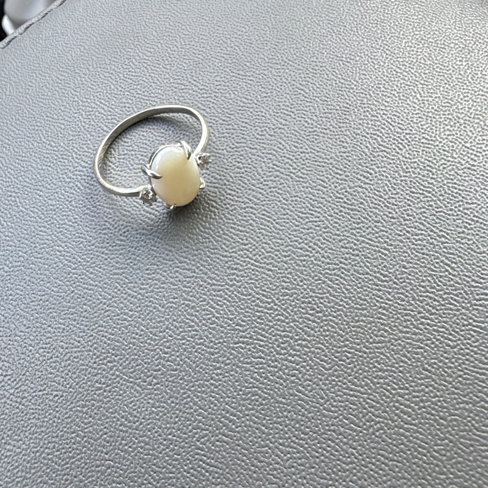 White Gold Silver Color Band Ring Size 5.25 Oval White Opal/diamond Prong Set