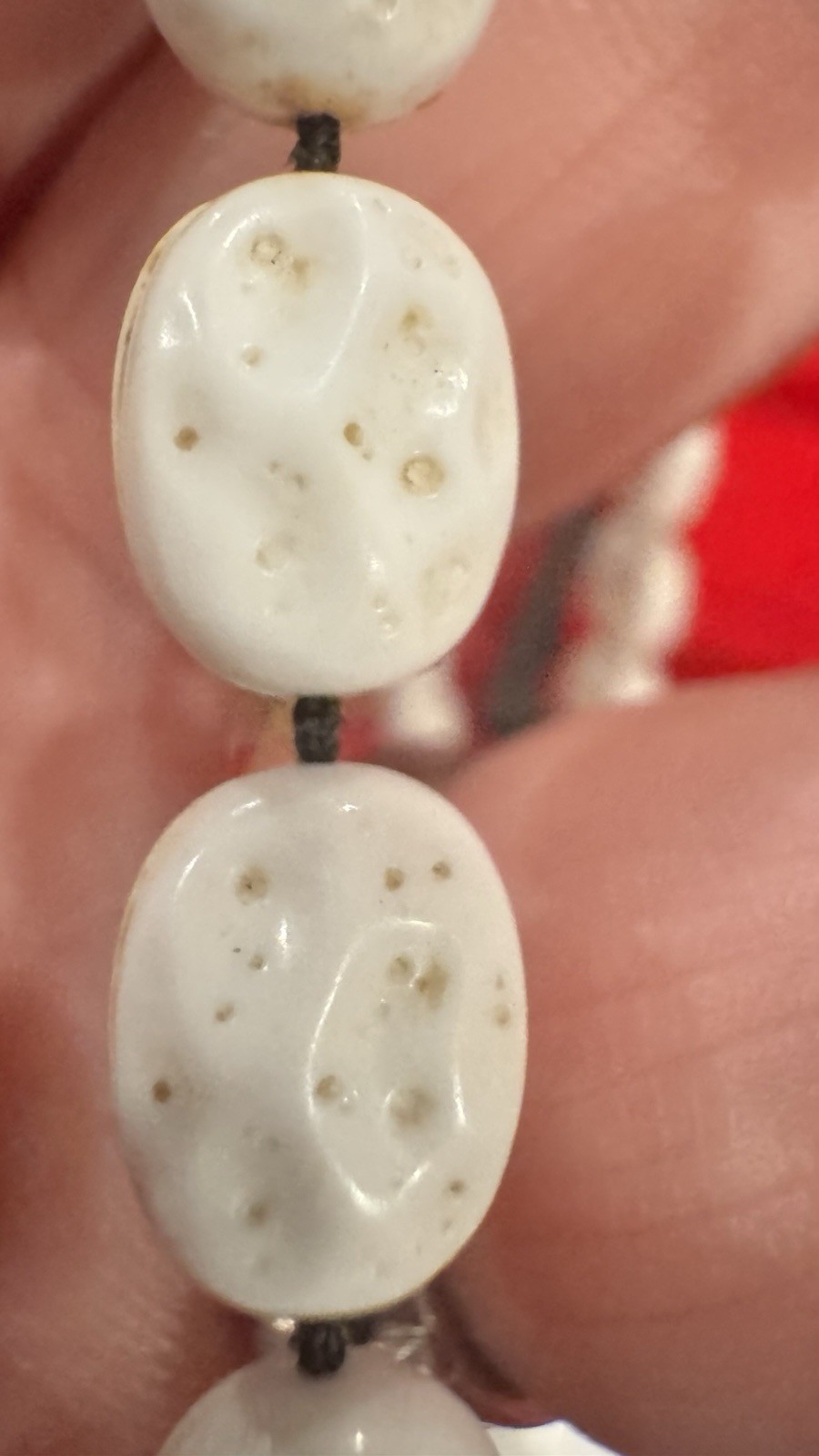 Signed Sarah Cov White Oval Plastic Beaded Strand Necklace Ball/Bead Chain
