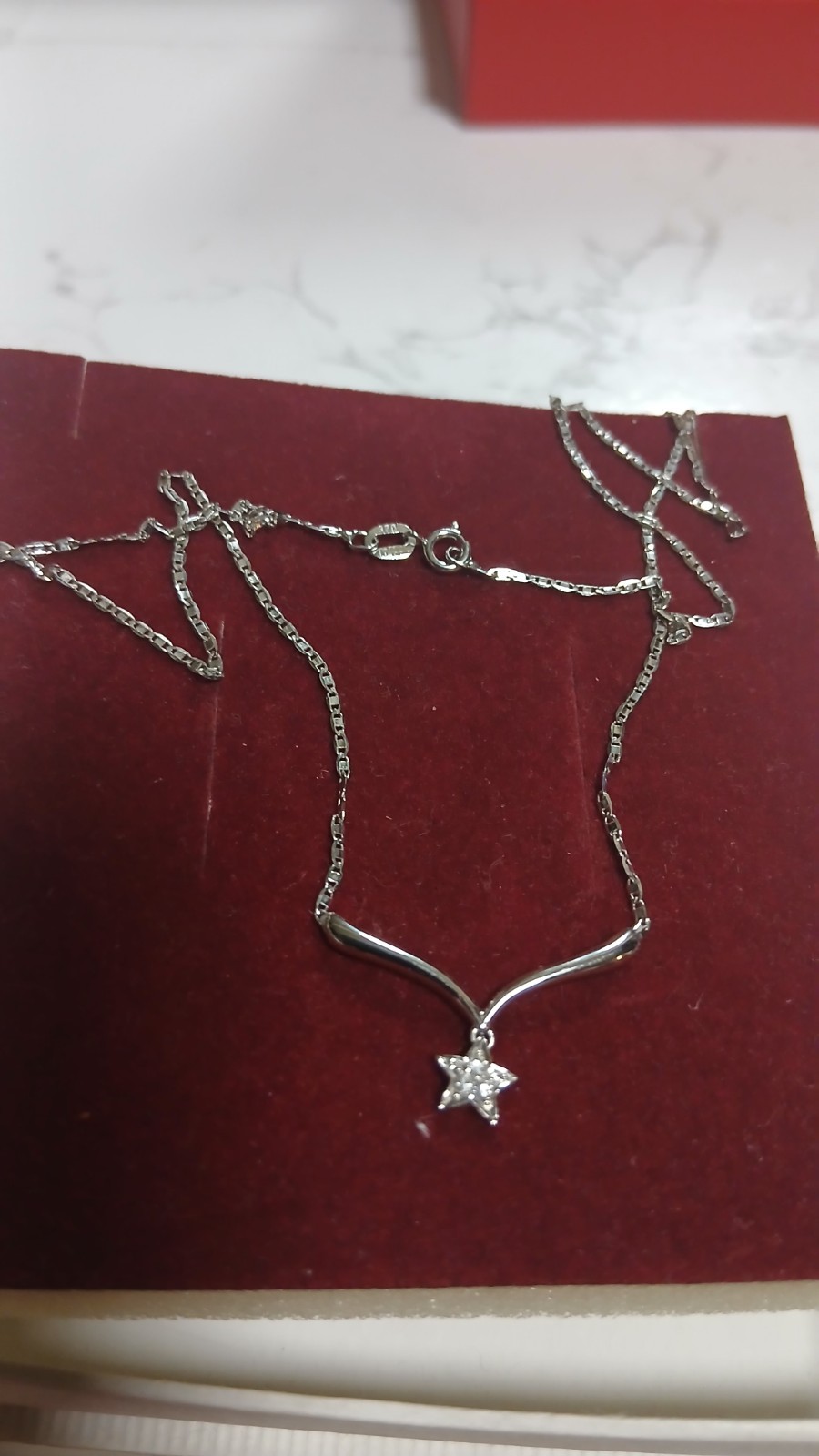 9ct white Gold necklace