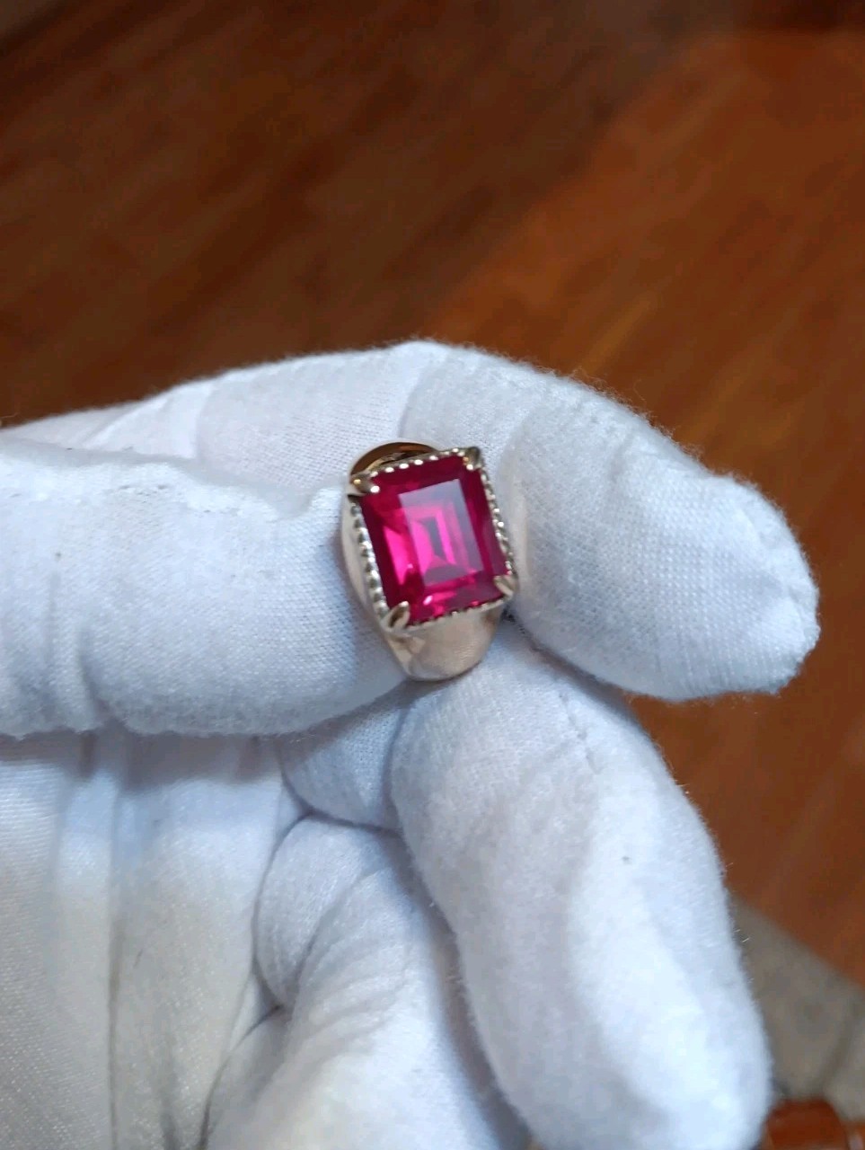 10k yellow gold ruby ring. Size 9