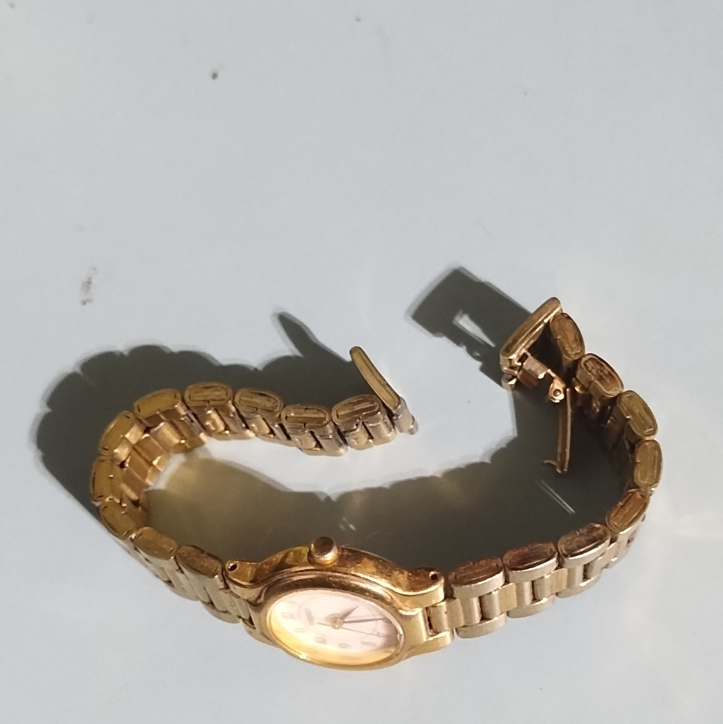 Seiko Women’s Quartz Vintage Gold-Tone Bracelet White Dial Water-Resistant 25mm