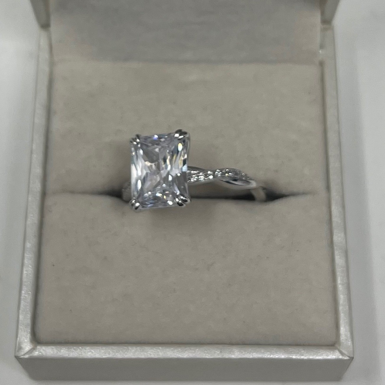 Sterling Silver S925 Emerald Cut Cubic Zirconia Twisted Infinity Ring Size 6-6.5