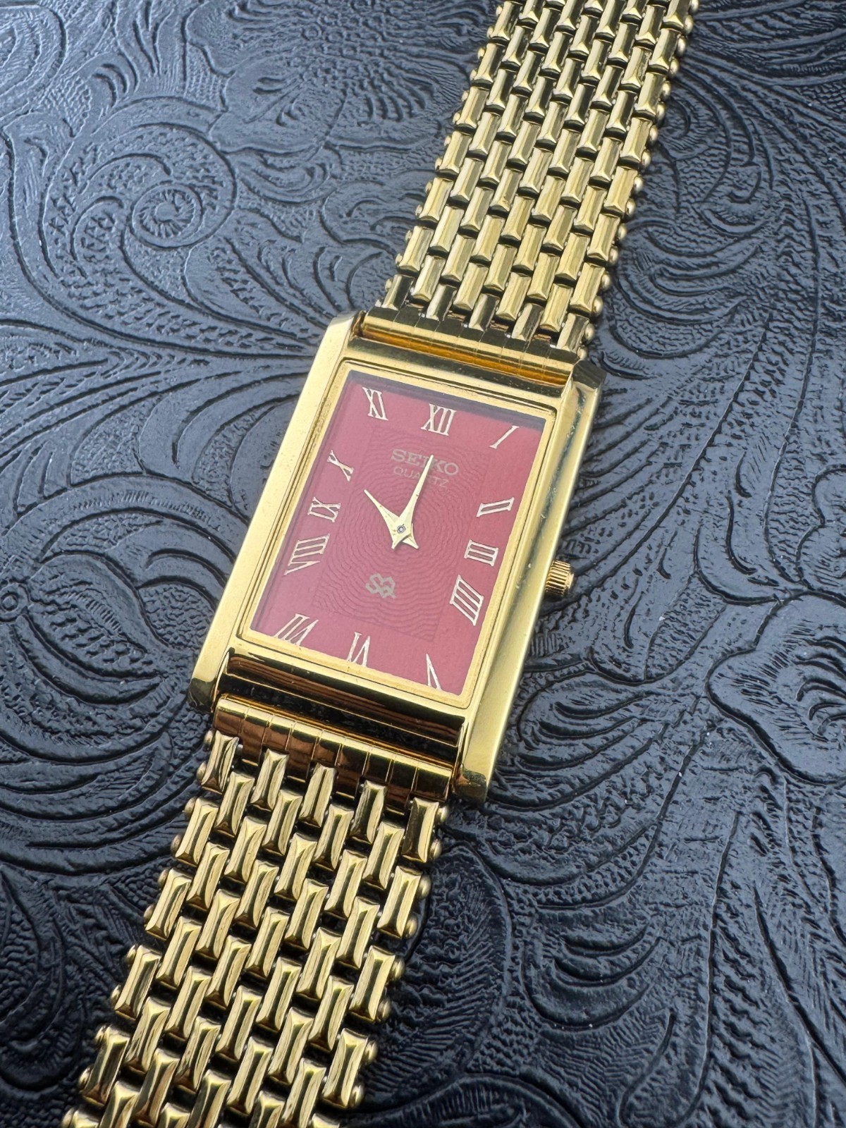 RARE GOLD RED Vintage Seiko Slim Quartz Gentlemen’s Wrist Watch