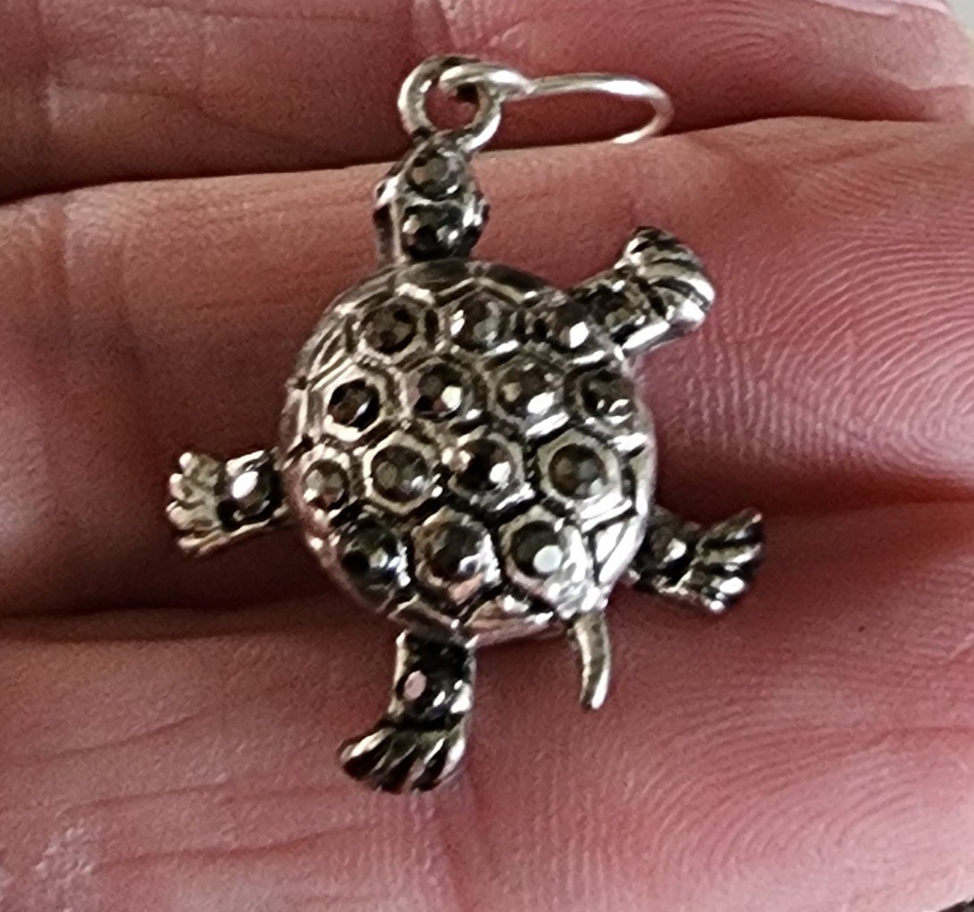 Silver Tone Turtle Earrings With Silver Rhinestones And Movable Legs NWT