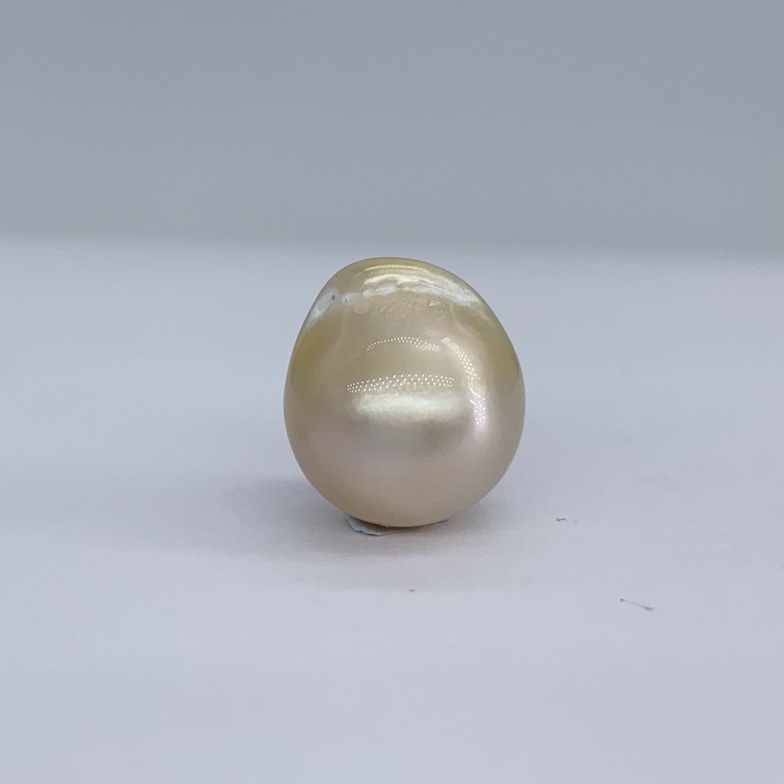 South Sea Pearl Golden 14.7mm x 12.95mm, 3.1gr