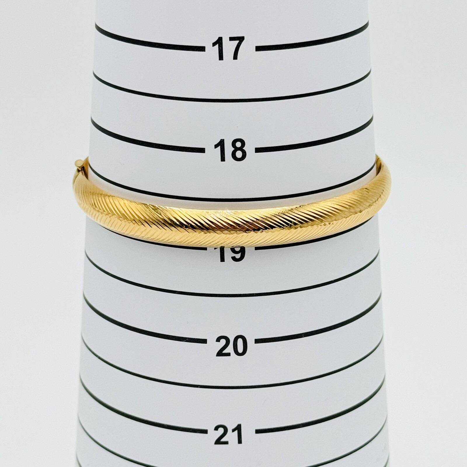 EternaGold 14k Yellow Gold Etched Bangle Bracelet Dominican Republic 7.6g 7.4”