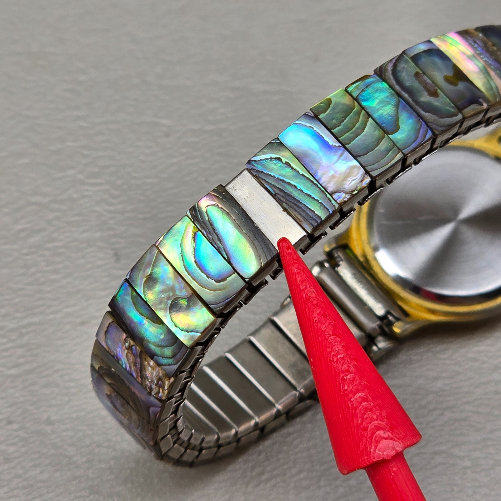 Vintage Watch Victoria Abalone Shell Womens Expansion Band Quartz Watch