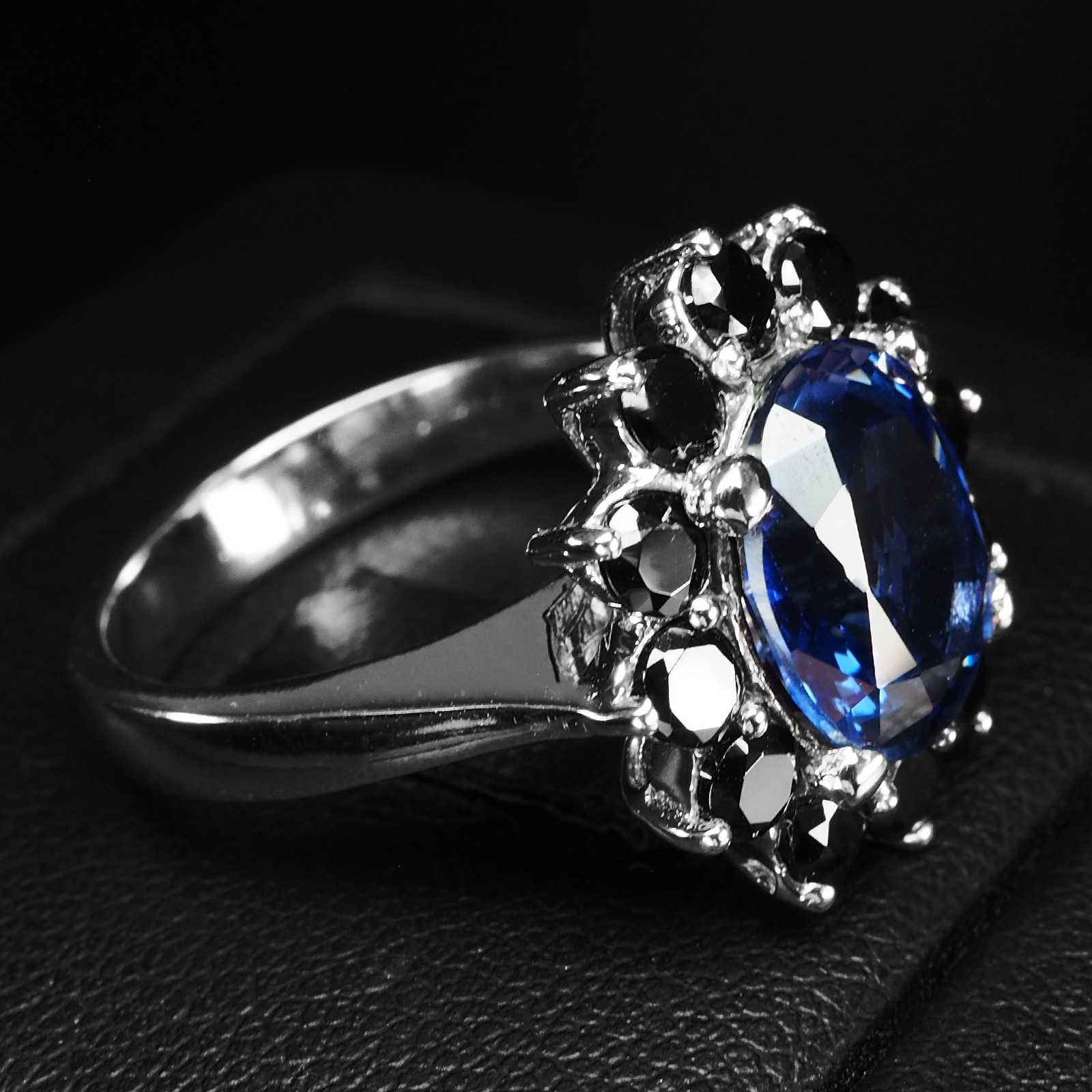 Magnificent Royal Blue Sapphire 5.50Ct 925 Sterling Silver White Gold Halo Rings