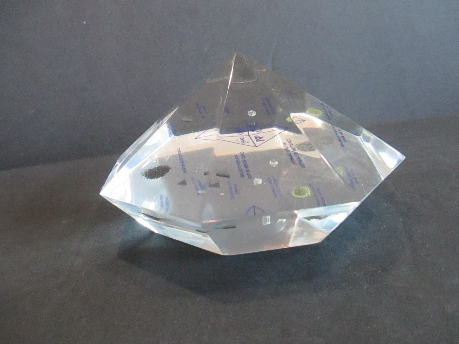 Vtg LARGE 4 1/2″ Diameter Diamond Faceted Counter top Store Display Jewelry C39