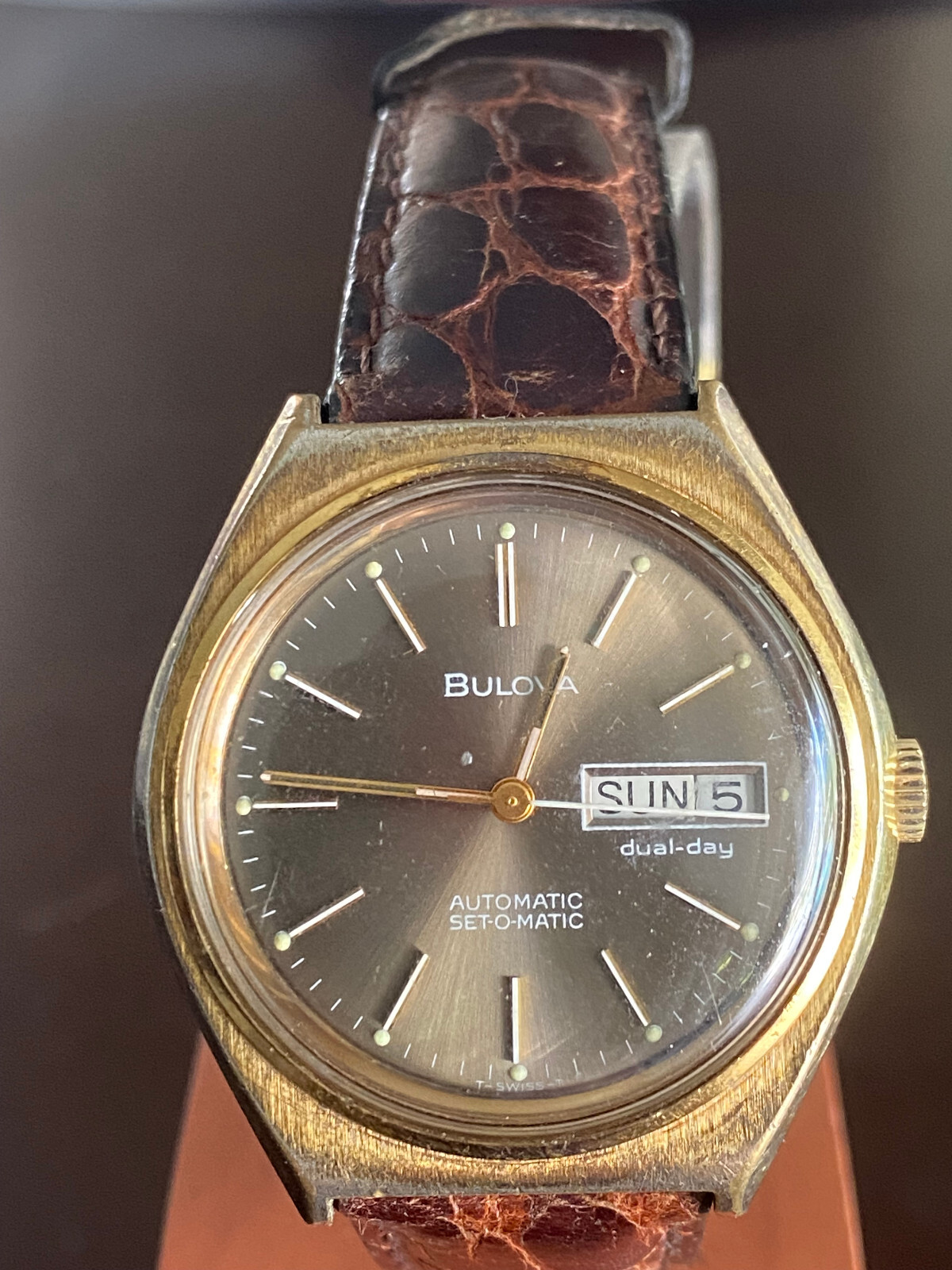 VINTAGE MEN’S BULOVA AUTOMATIC WRIST WATCH, KEEPING TIME, CAL. ETA CW 2879, 17 J