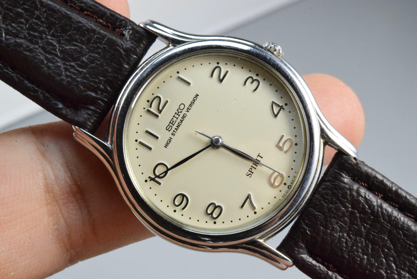 Vintage watch Seiko Contemporary Basic 5E31-6A10 Creamy Men Quartz Round 32mm