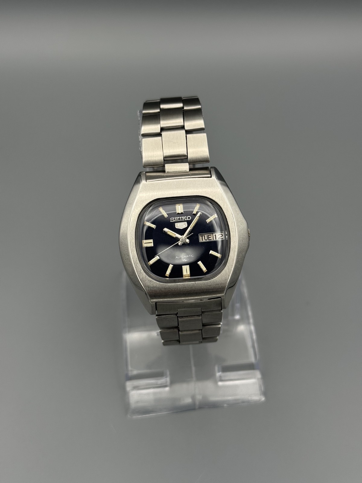 TV Shape Vintage Seiko 5 Automatic Black Dial Day/Date Men’s Wrist Watch Japan