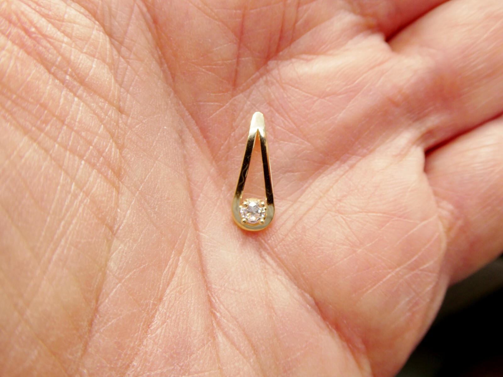 10K REAL SOLID YELLOW GOLD SOLITAIRE PENDENT AND SOLID FIGARO CHAIN