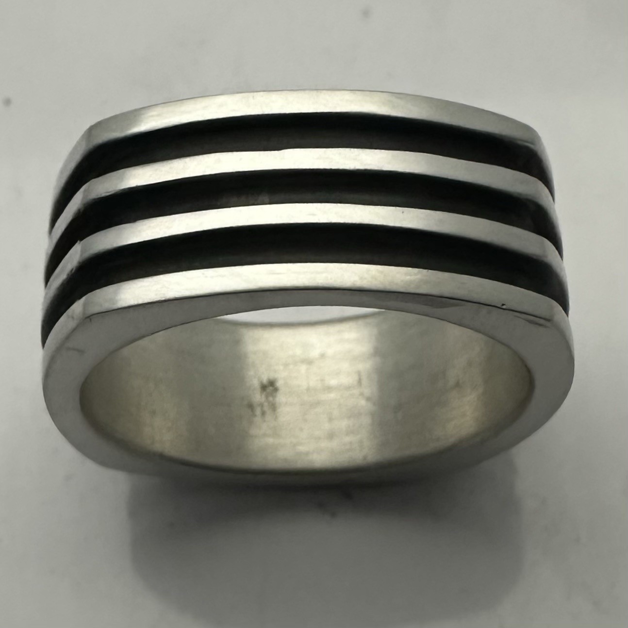 MJG STERLING SILVER CUSHION WEDDING RING . SZ 9-10 ONLY. 12 gr.