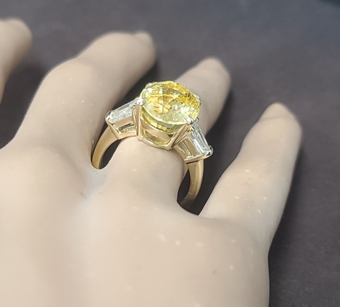 Vintage 14k Yellow gold Engagement ring 11.70ct Natural Oval Yellow Sapphire GIA
