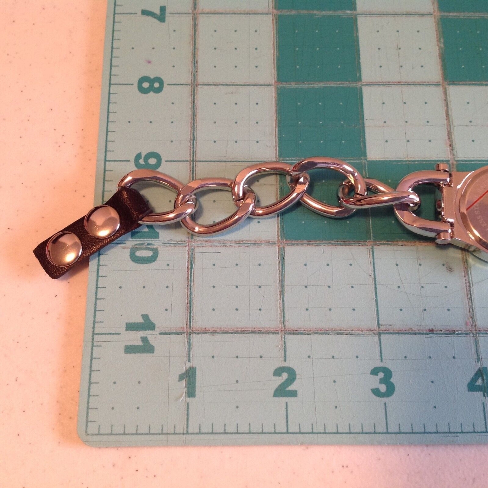 Geneva Women’s Watch Wrap Around Silver Tone Chain Long Snap Band Needs Battery