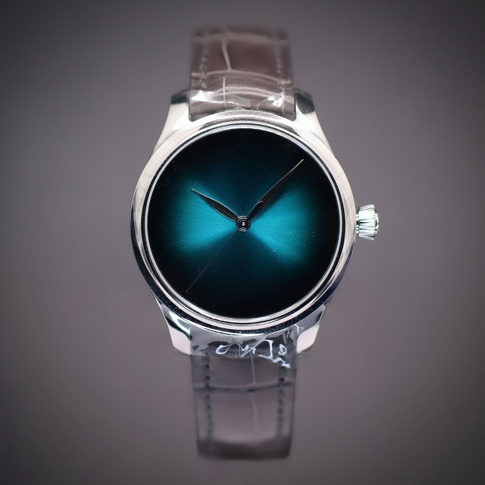 H. MOSER & CIE. Endeavour Centre Seconds “Blue Lagoon” | Ref. 1200-1240 | FS