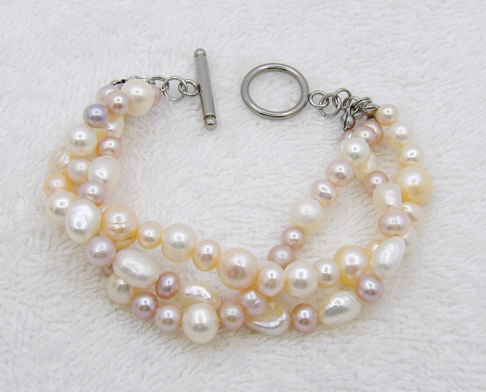 7.5 inches long Quality Pink & White Genuine Freshwater Pearl Bracelet BRT06