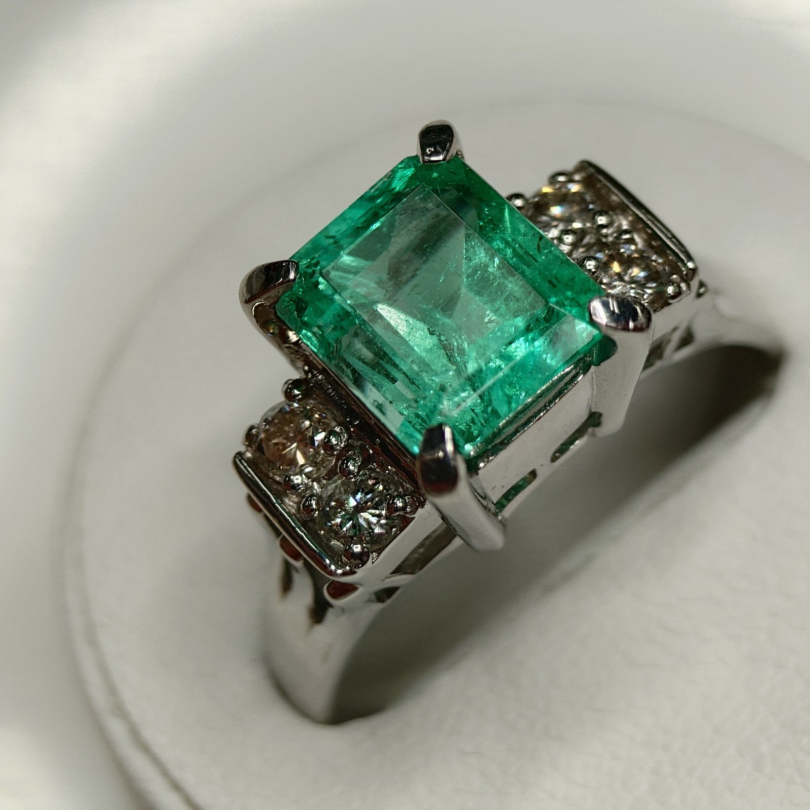 Emerald Ring, 900 Platinum RING Pt900 E2.36 D0.28 jew0001 Imported from Japan