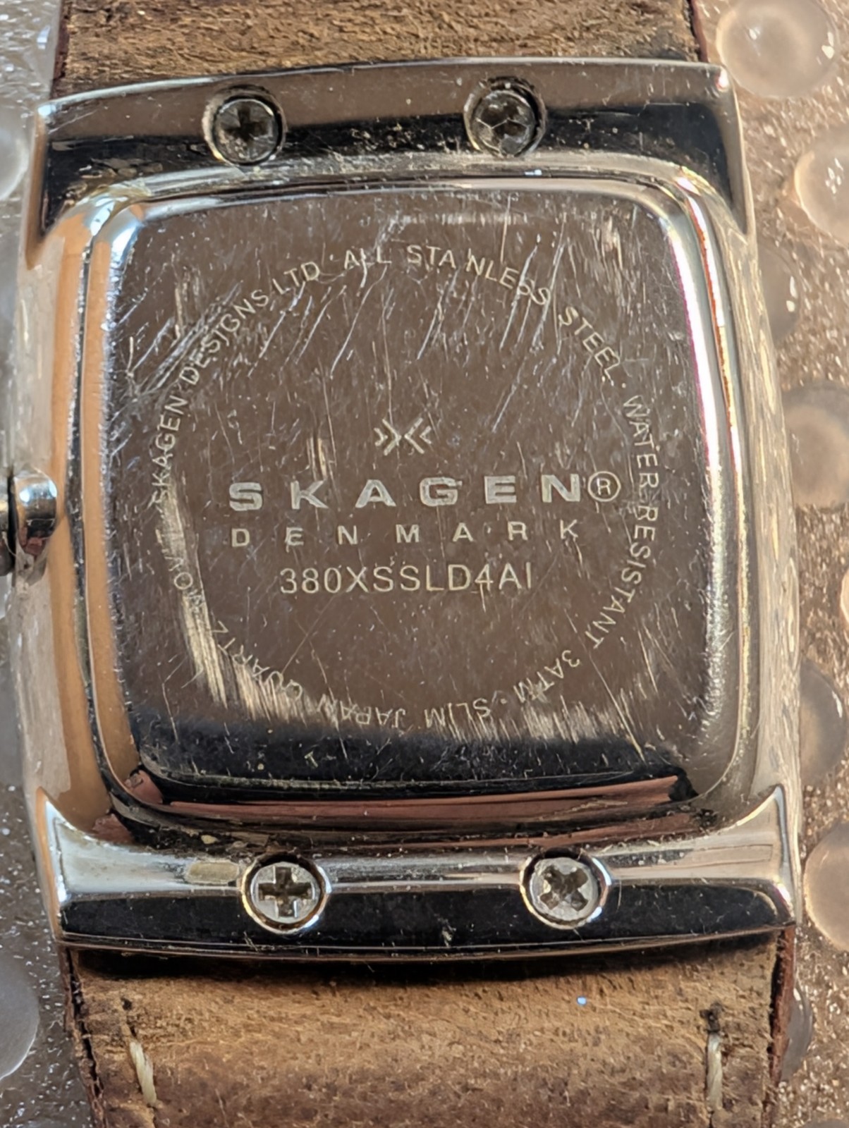Skagen Denmark 380xSSLD4A Quartz, Needs battery Cream dial, Diamond indices