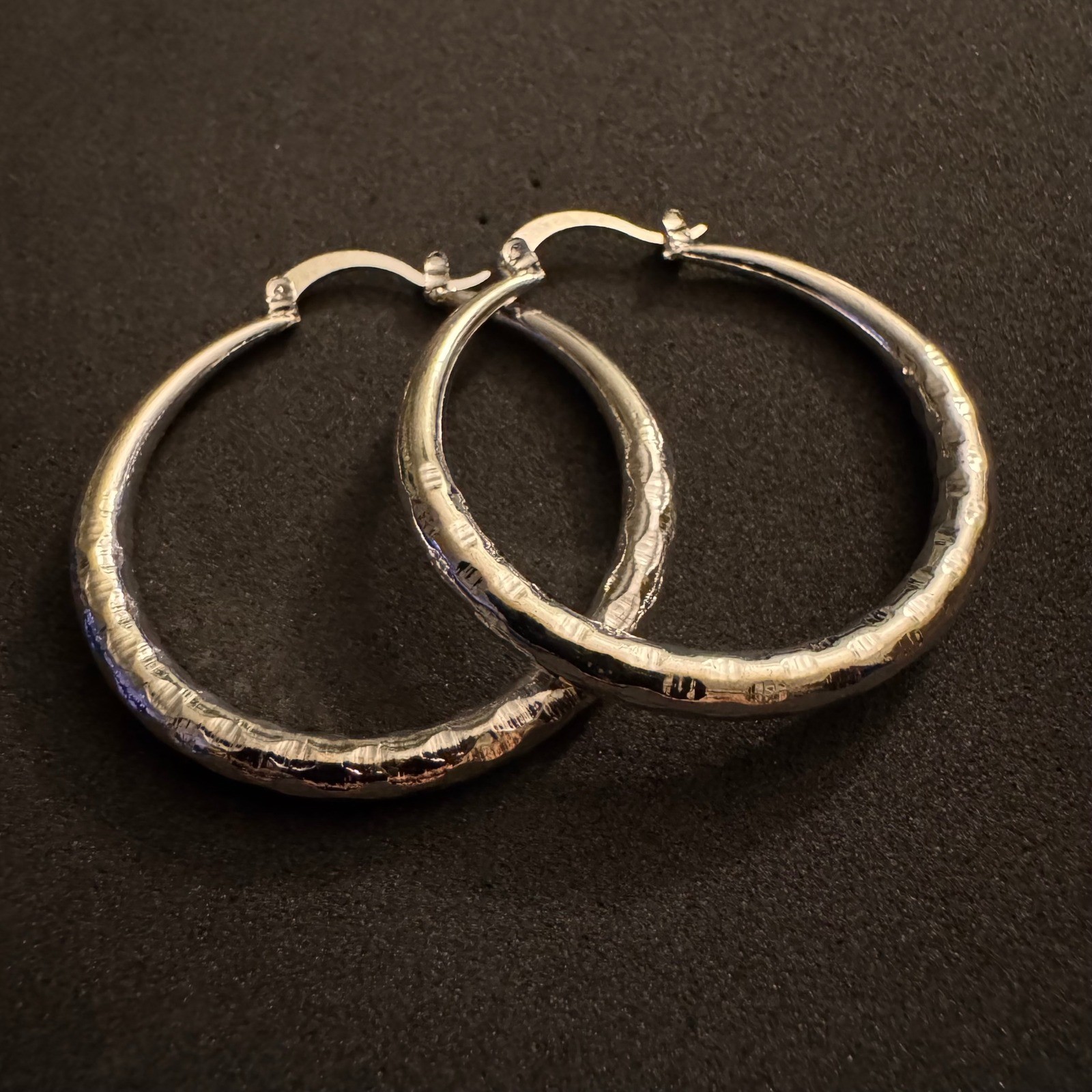 Hammered Silver Tone Hoop Earrings Medium Textured Round Latch Back Circular