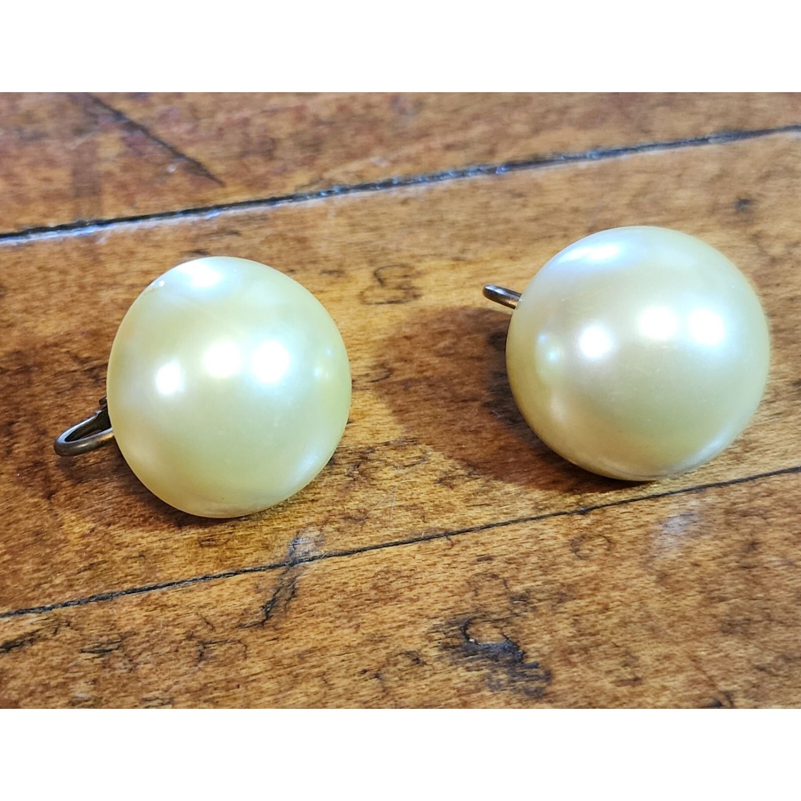 Vintage Clip-On Pearlescent 3/4 Inch Diameter Earrings