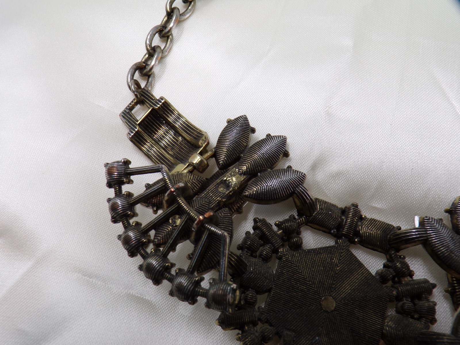 Vtg rhinestone white cream stones statement necklace Goldette? 60’s deco Fiore?