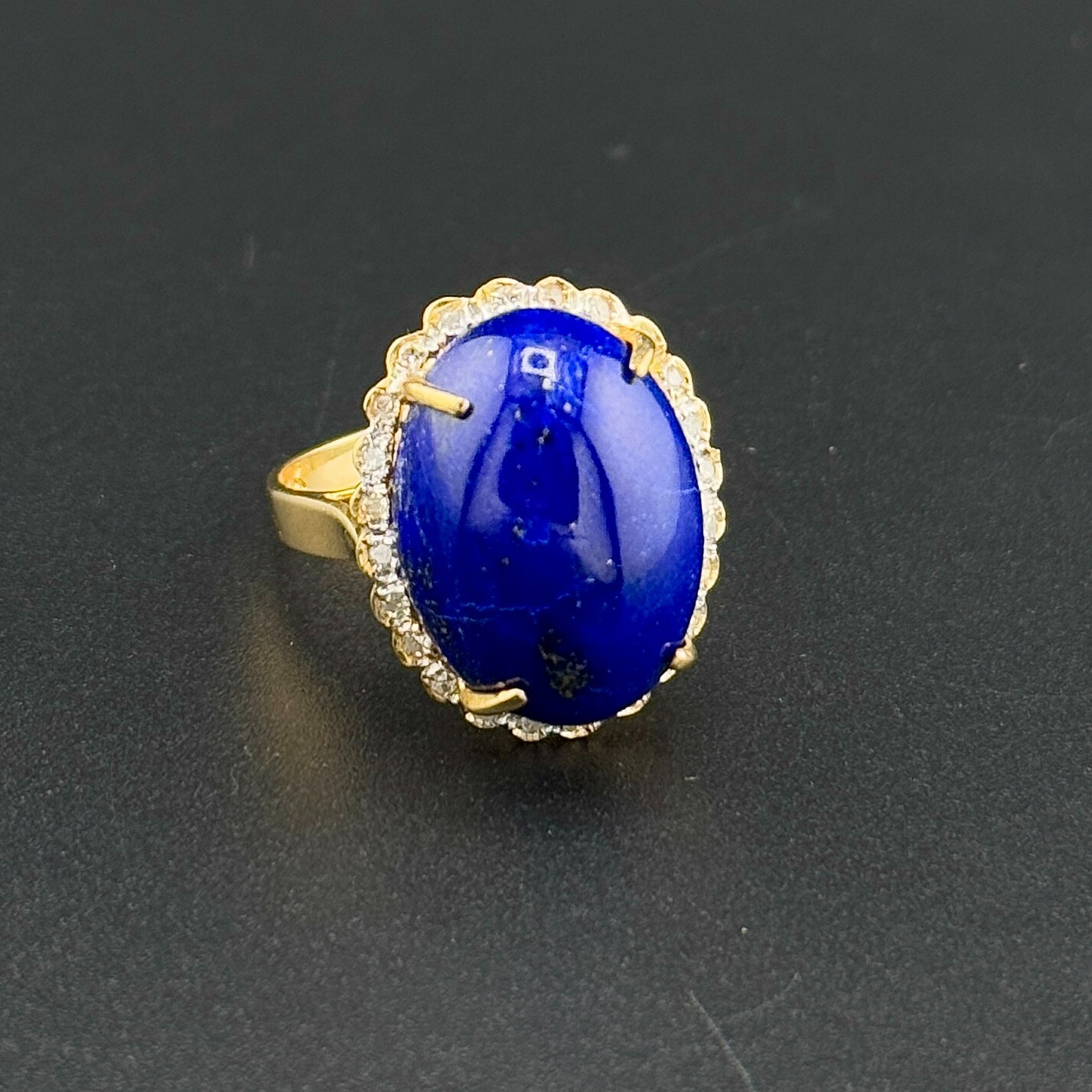 CABOCHON LAPIS LAZULI & 0.24CTW ROUND DIAMOND RING – 14K YELLOW GOLD – SZ 6.5