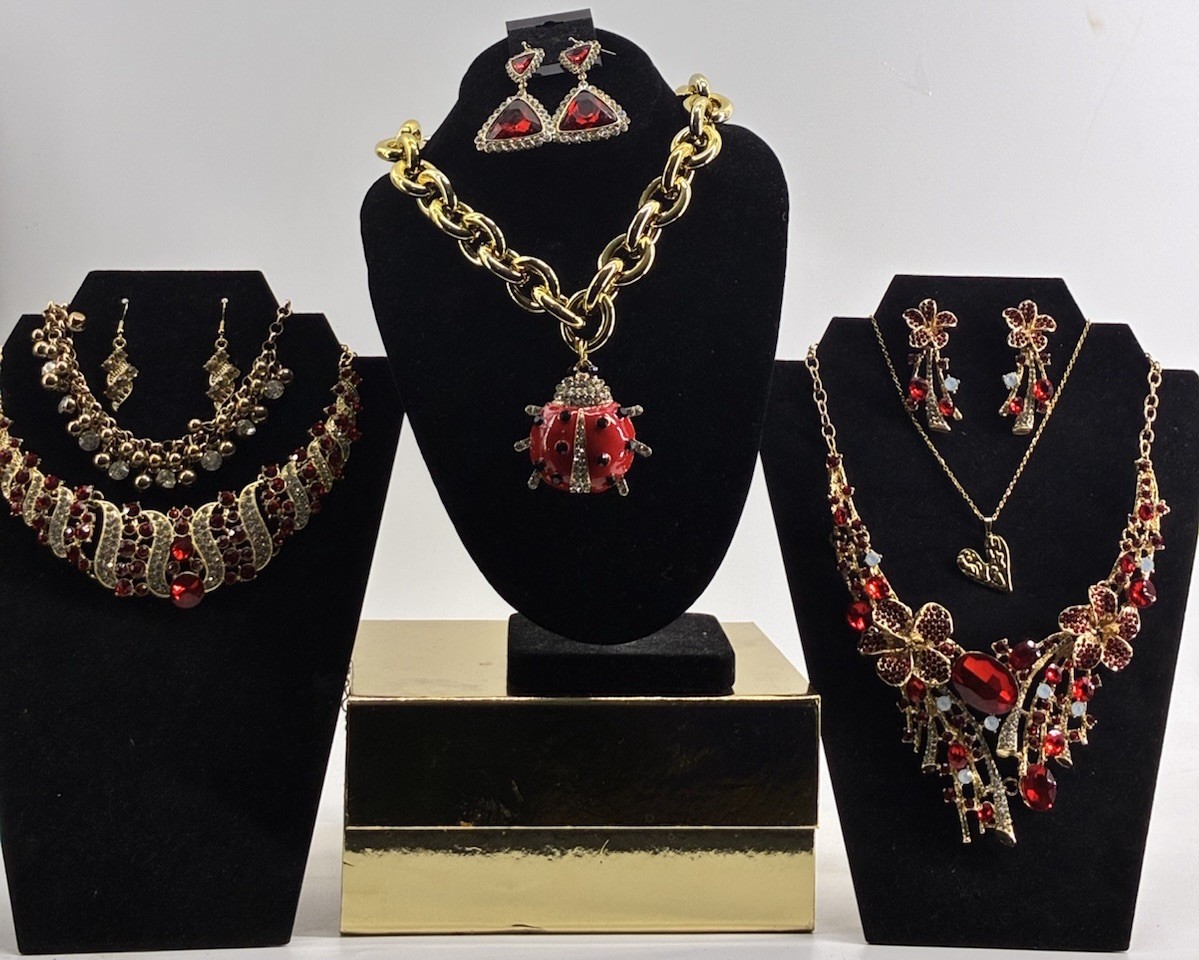 Fashion Costume Jewelry Lot Necklaces Earrings Bracelets Gold Tone Red Green