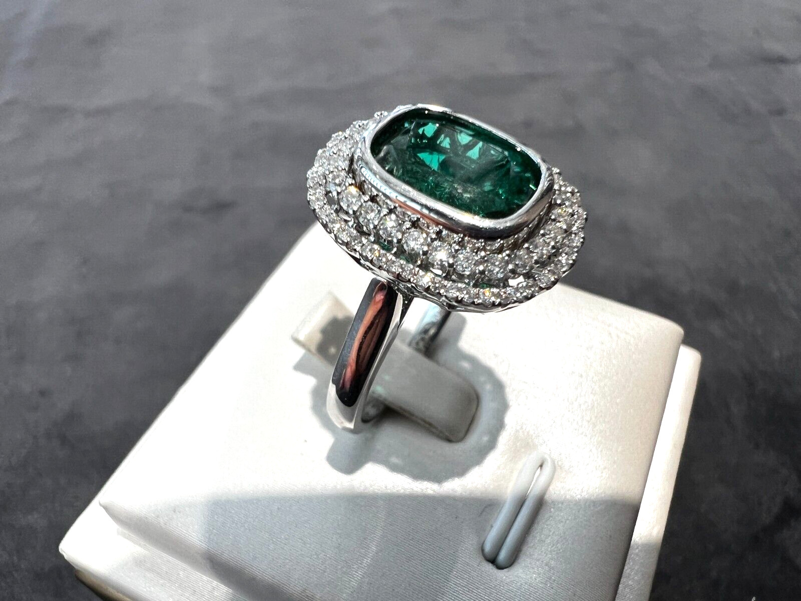 18ct White Gold Diamond Emerald Ring with Valuation Certificate