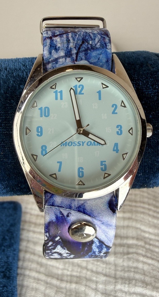Mossy Oak Blue Winter Camo Analog Quartz Watch New Battery Unisex Outdoor